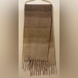NWOT Eyeful Chunky Thick Scarf Oversized with Fringe Detail